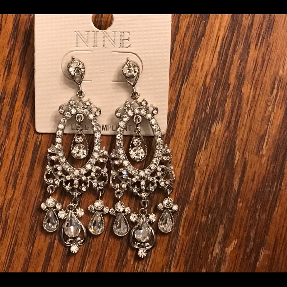 Beautiful Hanging Earrings! - Picture 5 of 5